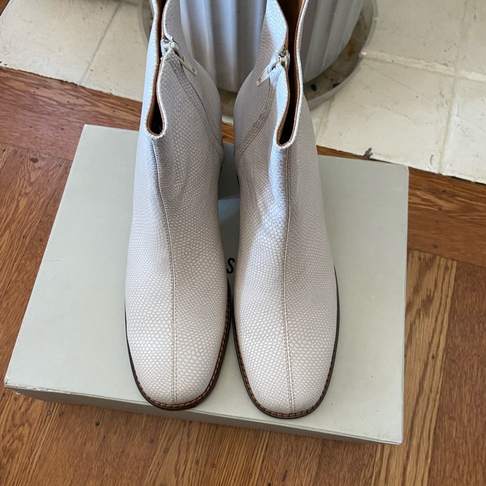 No.6 Jordan Boot in Ivory Snake size 9